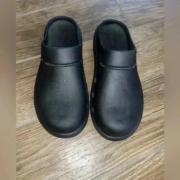 OOFOS Other - Oofos Ooclog recovery shoes